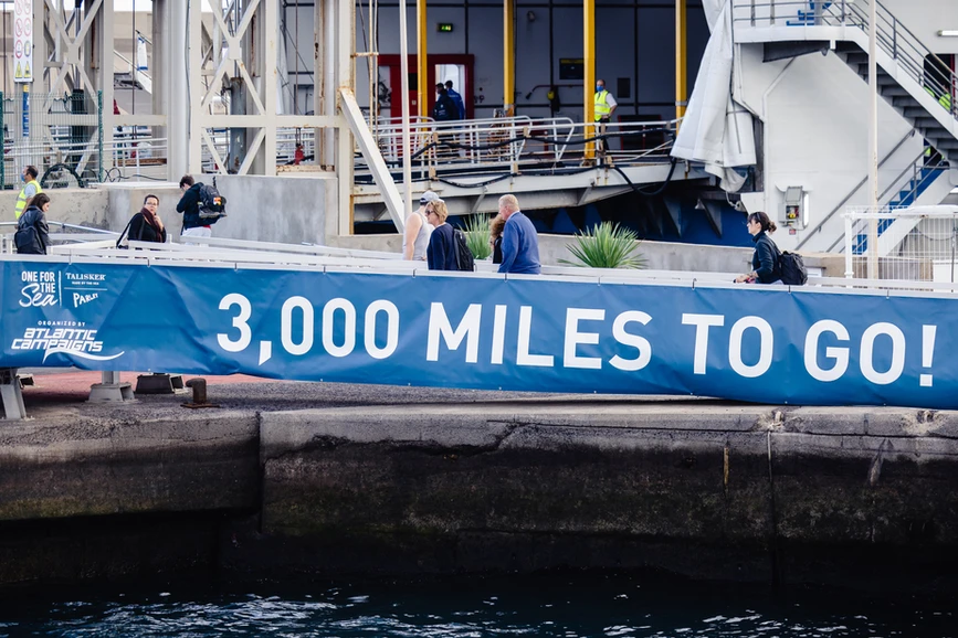 pancarta de salida para Equipo mexicano en cruzar el oceano atlantico remando